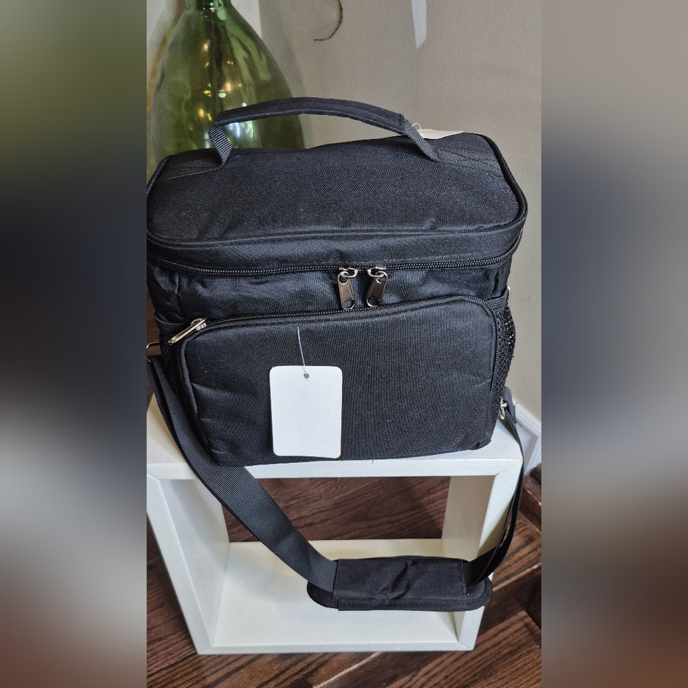 Sleek Black Lunch Bag for Men - Picture 1 of 6